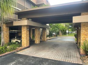 661 NE 195th St 309, Miami FL 33179