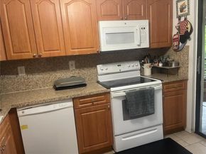 661 NE 195th St 309, Miami FL 33179