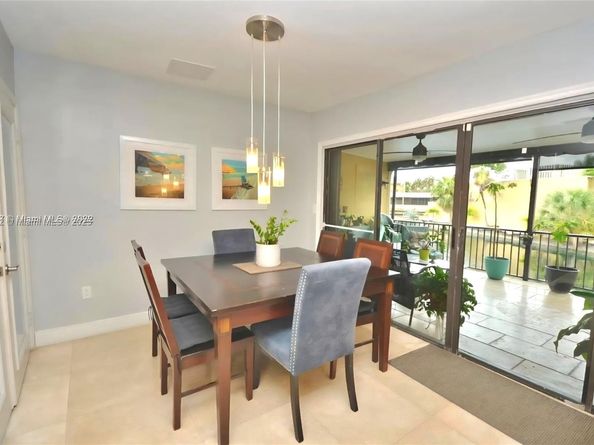 15915 Kingsmoor Way, Miami Lakes FL 33014