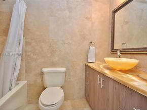 15915 Kingsmoor Way, Miami Lakes FL 33014