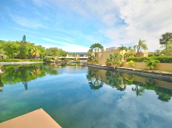 15915 Kingsmoor Way, Miami Lakes FL 33014