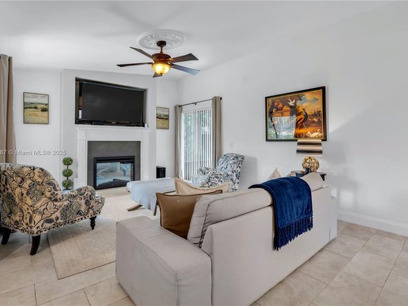 8932 NW 9th Pl, Plantation FL 33324