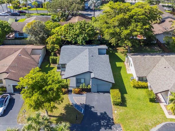 8932 NW 9th Pl, Plantation FL 33324