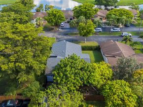 8932 NW 9th Pl, Plantation FL 33324