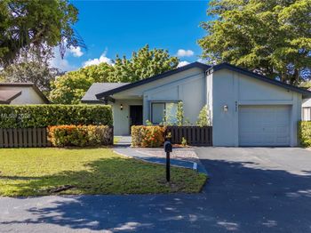 8932 NW 9th Pl