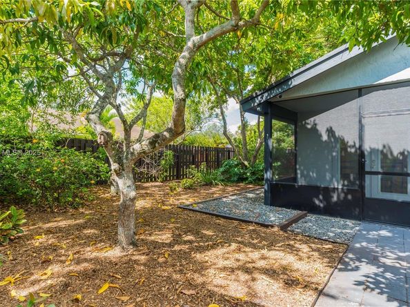 8932 NW 9th Pl, Plantation FL 33324