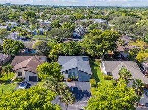 8932 NW 9th Pl, Plantation FL 33324
