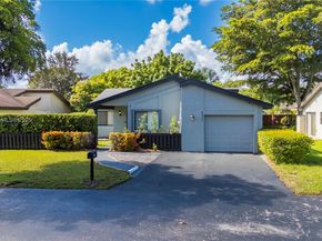 8932 NW 9th Pl, Plantation FL 33324