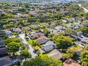 8932 NW 9th Pl, Plantation FL 33324