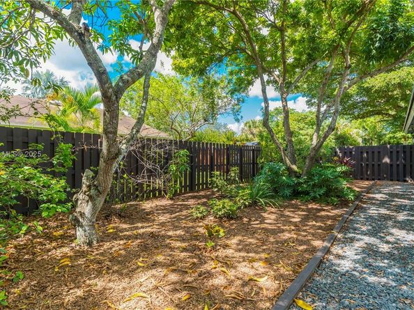 8932 NW 9th Pl, Plantation FL 33324