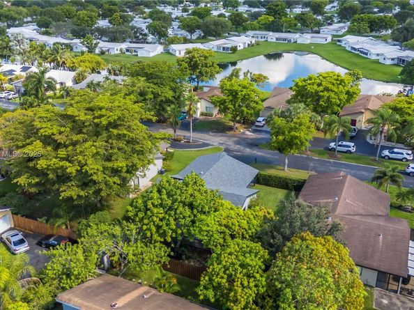 8932 NW 9th Pl, Plantation FL 33324