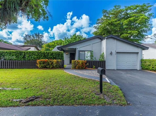 8932 NW 9th Pl, Plantation FL 33324
