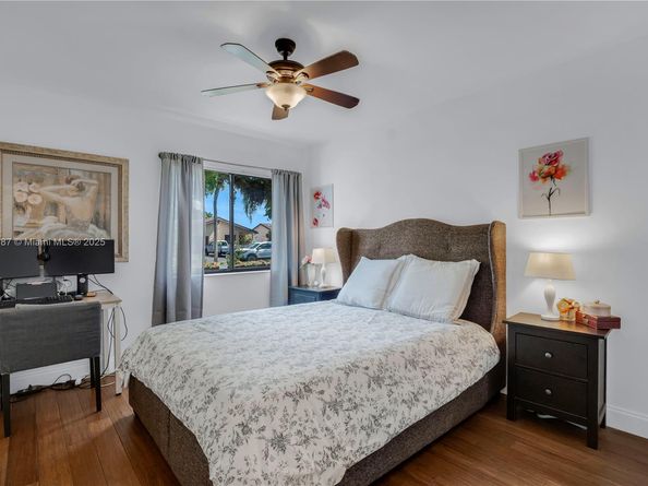 8932 NW 9th Pl, Plantation FL 33324