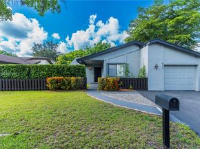 8932 NW 9th Pl, Plantation FL 33324