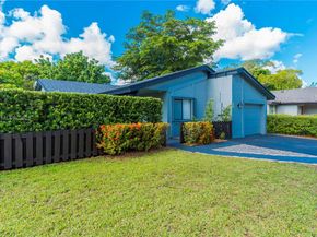 8932 NW 9th Pl, Plantation FL 33324