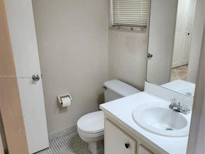 9450 Poinciana Pl 205, Davie FL 33324