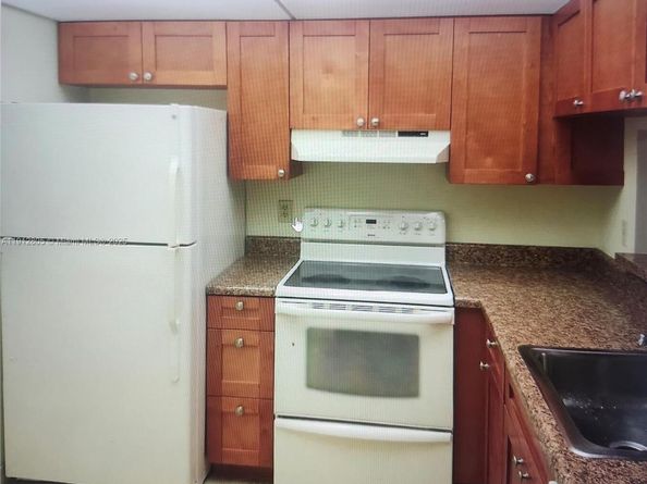 9450 Poinciana Pl 205, Davie FL 33324