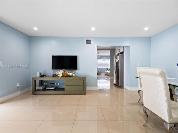 2520 SW 13th St, Miami FL 33145