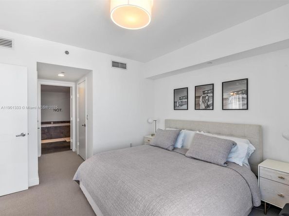 475 Brickell Ave 5507, Miami FL 33131