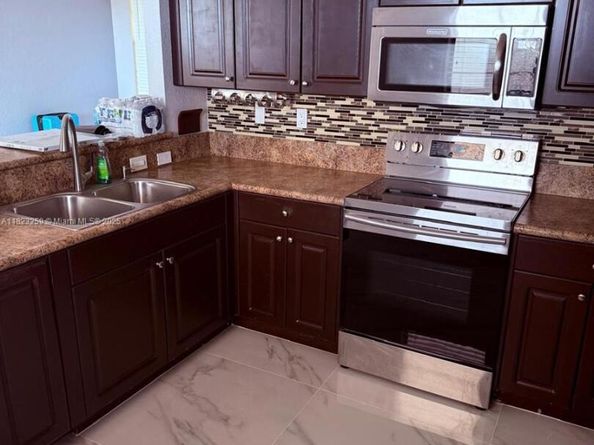 239 SE 37th Pl, Homestead FL 33033