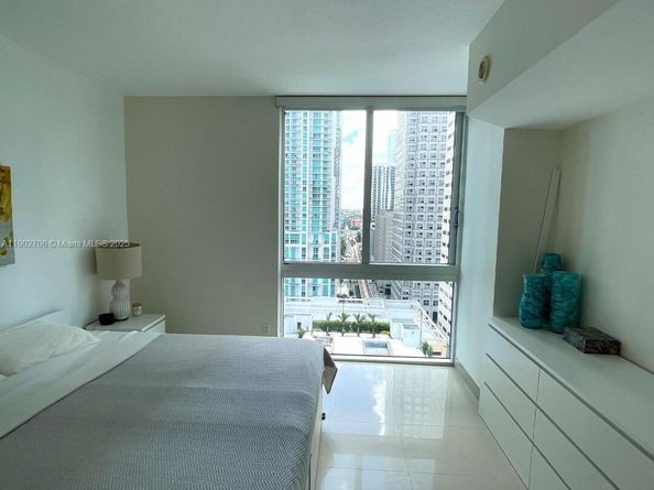 335 S Biscayne Blvd 2200, Miami FL 33131