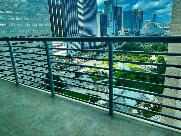 335 S Biscayne Blvd 2200, Miami FL 33131