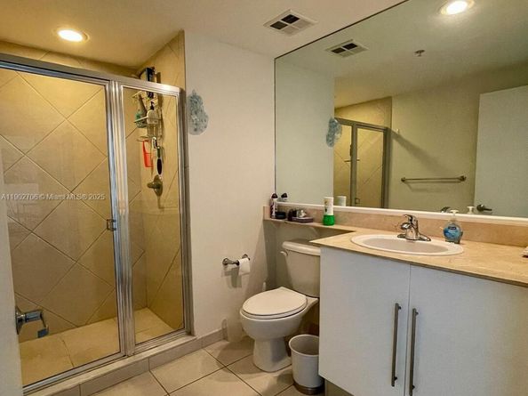 335 S Biscayne Blvd 2200, Miami FL 33131