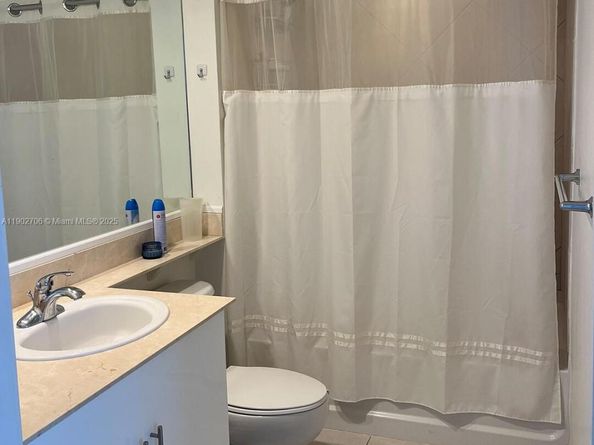 335 S Biscayne Blvd 2200, Miami FL 33131