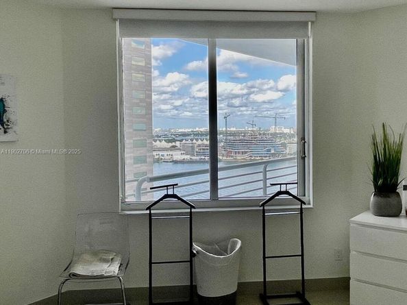 335 S Biscayne Blvd 2200, Miami FL 33131