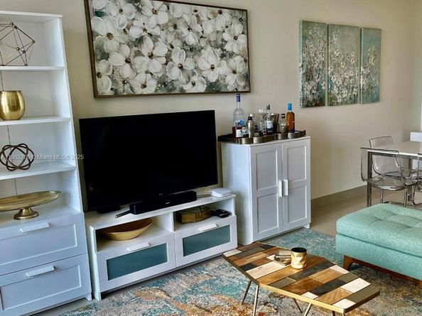 335 S Biscayne Blvd 2200, Miami FL 33131