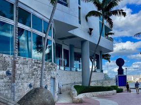 335 S Biscayne Blvd 2200, Miami FL 33131