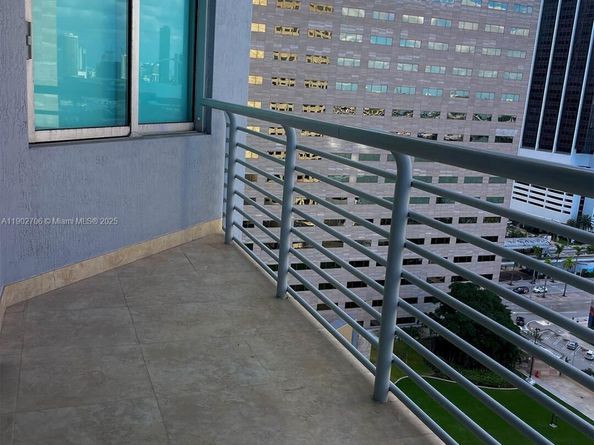 335 S Biscayne Blvd 2200, Miami FL 33131