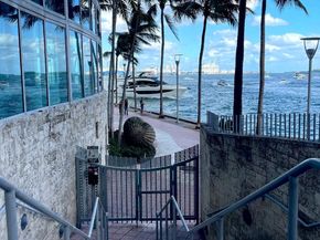 335 S Biscayne Blvd 2200, Miami FL 33131