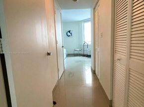 335 S Biscayne Blvd 2200, Miami FL 33131