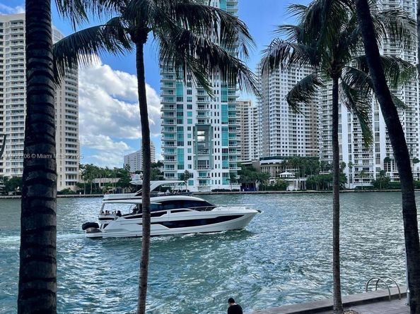 335 S Biscayne Blvd 2200, Miami FL 33131