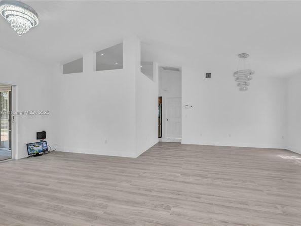 Undisclosed Address #A11864387, Davie FL 33324
