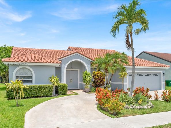 Undisclosed Address #A11864387, Davie FL 33324