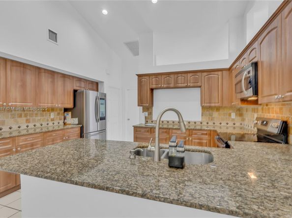 Undisclosed Address #A11864387, Davie FL 33324