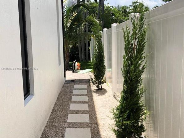 1951 SW 28th Ave, Fort Lauderdale FL 33312