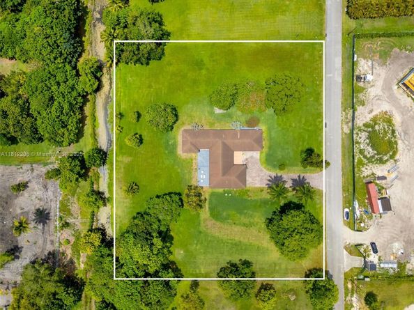 17550 SW 59th Ct, Southwest Ranches FL 33331