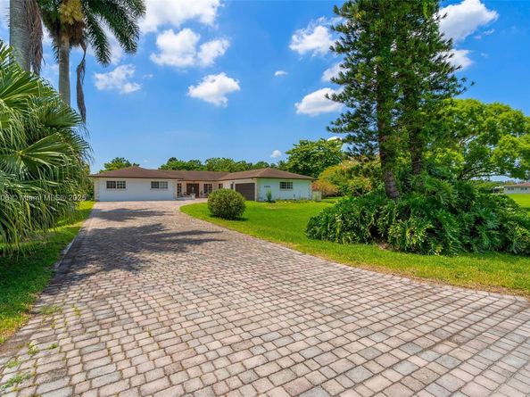 17550 SW 59th Ct, Southwest Ranches FL 33331