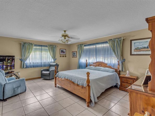 17550 SW 59th Ct, Southwest Ranches FL 33331