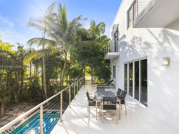 3545 E Glencoe St, Miami FL 33133