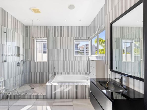 3545 E Glencoe St, Miami FL 33133
