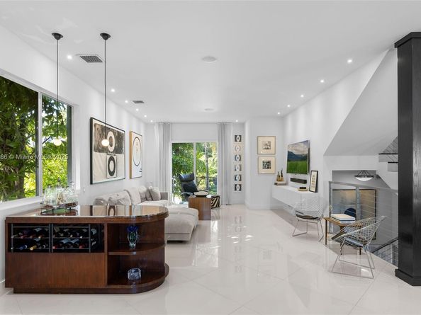 3545 E Glencoe St, Miami FL 33133