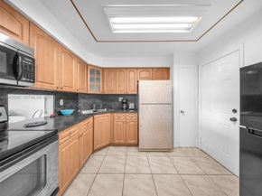 1530 NE 191st St 306, Miami FL 33179