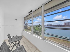 1530 NE 191st St 306, Miami FL 33179