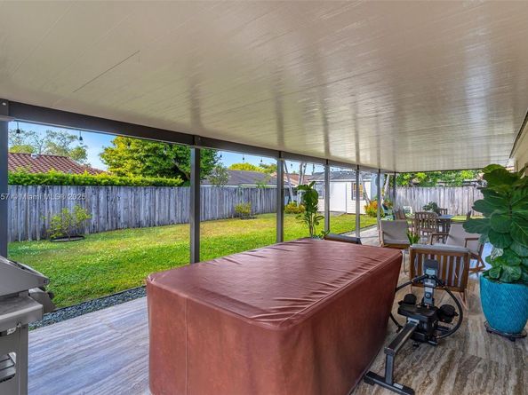 1114 SW 102nd Pl, Miami FL 33174