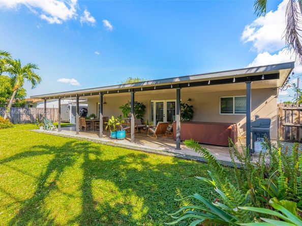 1114 SW 102nd Pl, Miami FL 33174