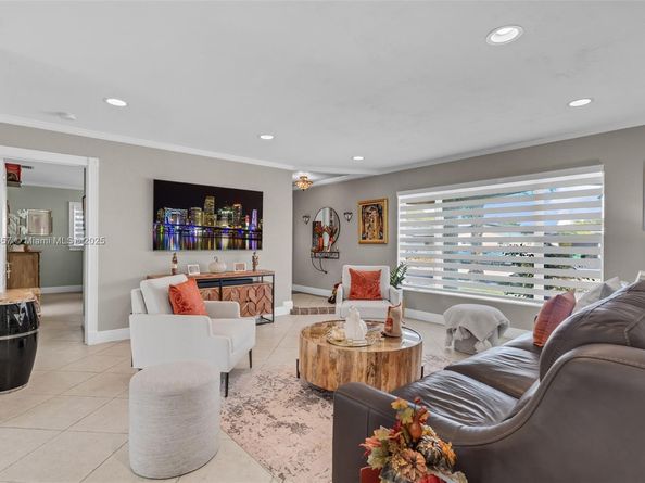 1114 SW 102nd Pl, Miami FL 33174